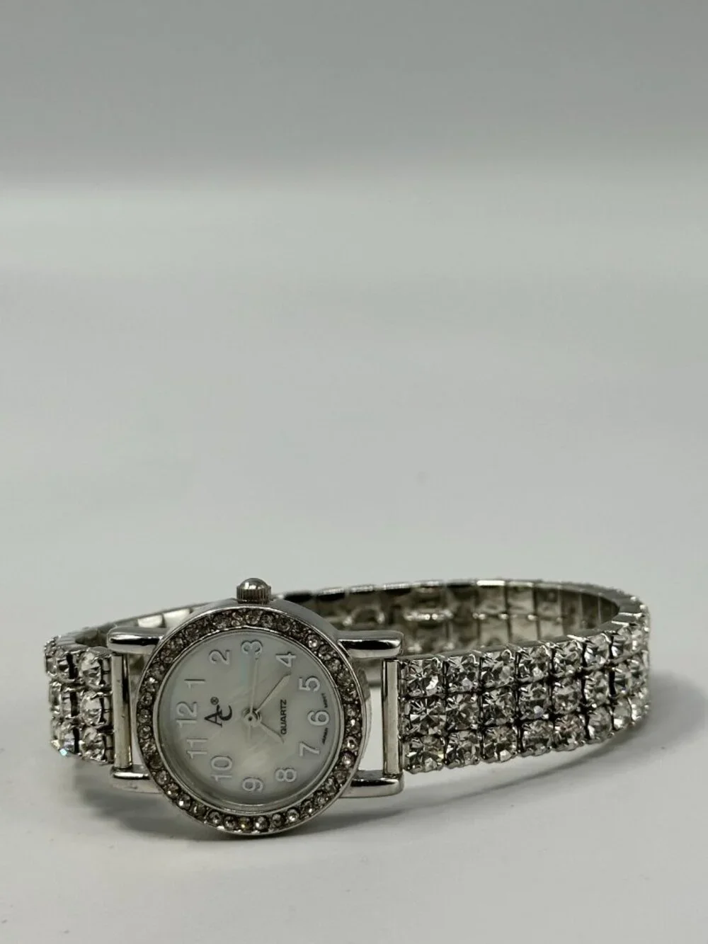 Rhinestone Watch Women Silver Tone Mother of Pearl Dial Stretch New Battery 6.5